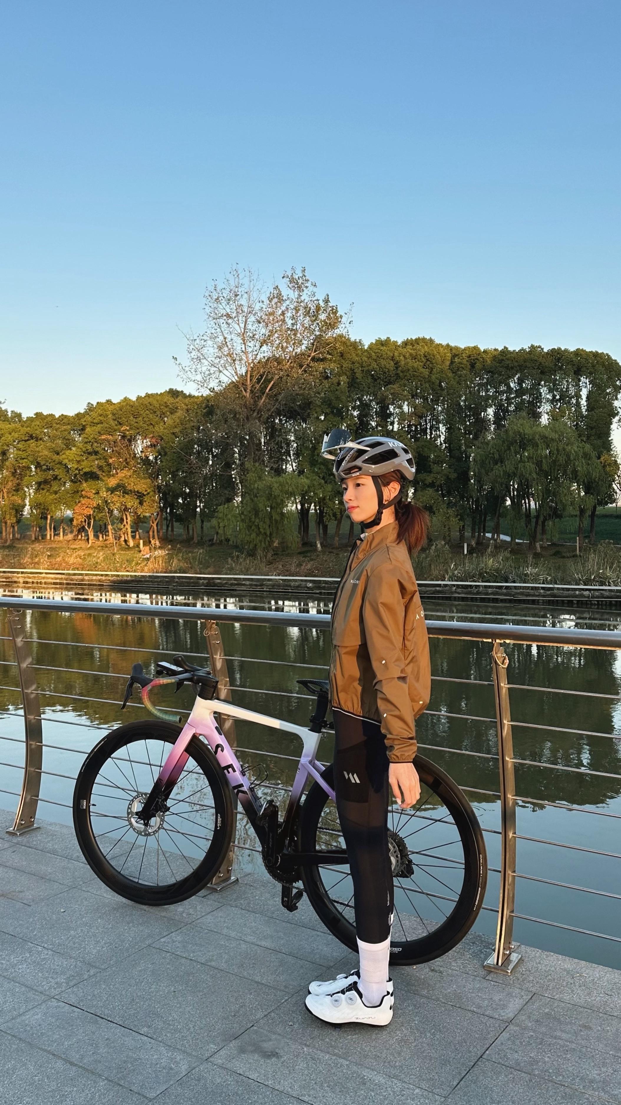 我知道这世界如流水般短暂 然而然而