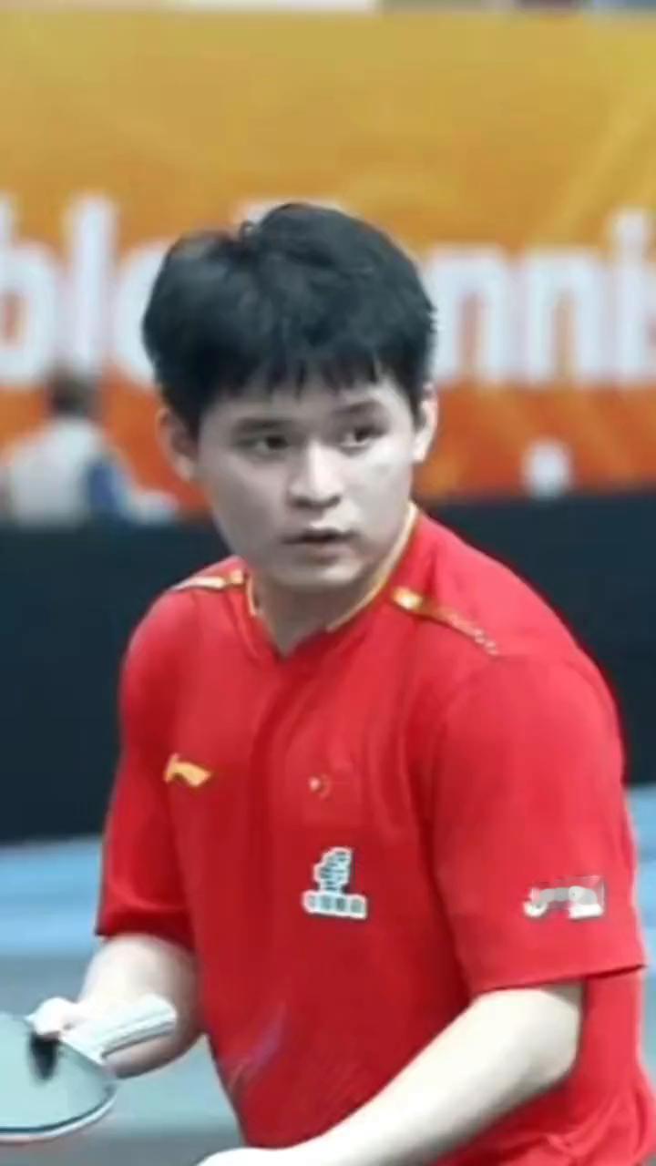 这一分太精彩了！林诗栋黄镇廷23拍相持，黄镇廷笑到最后。
直击现场。
10回合，