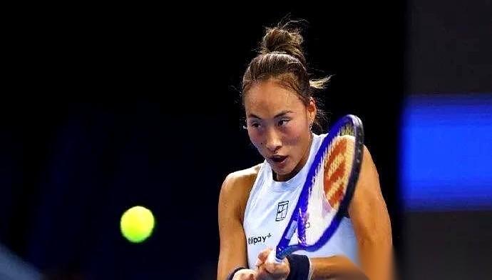 她人还没回来，整个江湖的规矩先为她改了道。
就这么夸张。
以前大伤之后复出，得像