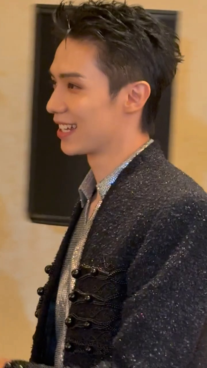 罗一舟搜狐时尚盛典生图 大背头好帅 搜狐时尚盛典