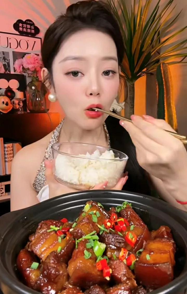 红唇轻启，香气四溢。#品尝甜甜的味道# #味道美美哒👍# #美娇厨娘# #美食