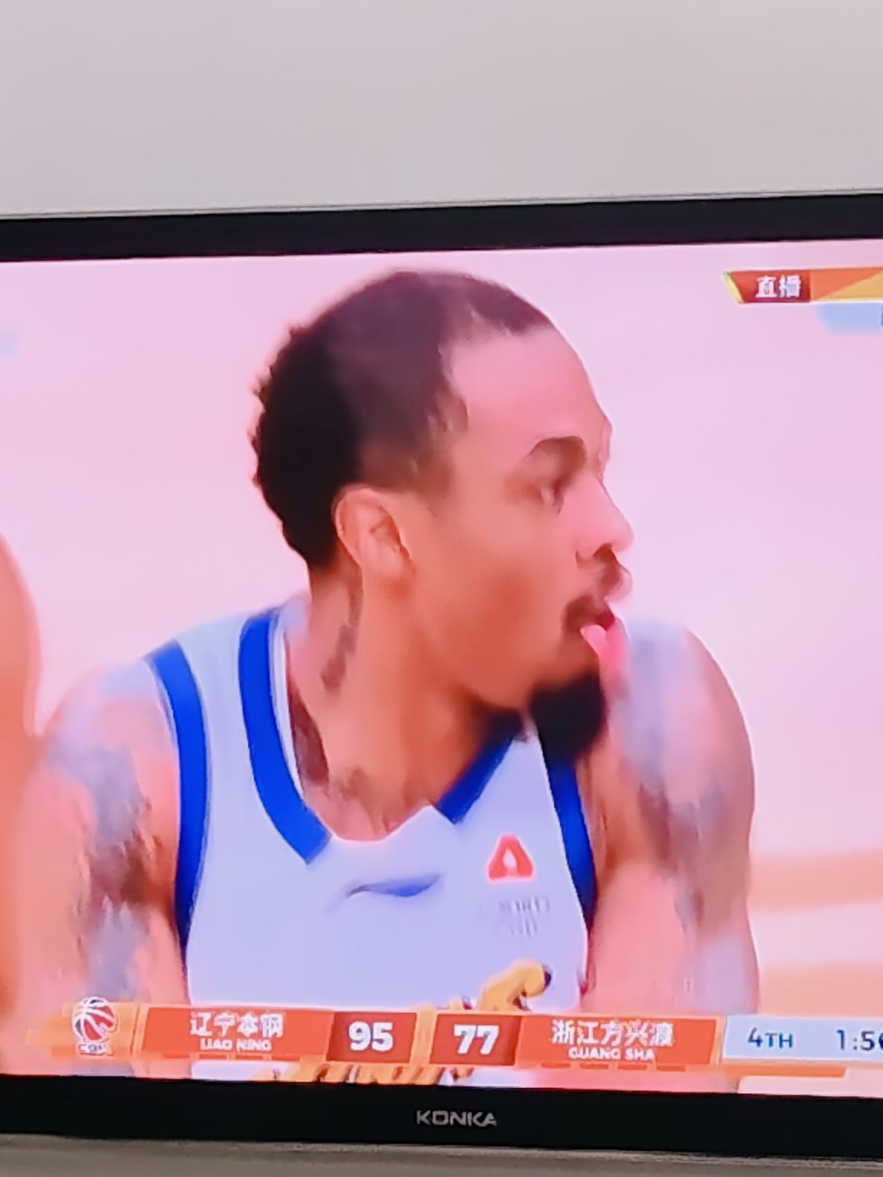 赌徒有钱出气粗，
侄儿富了敢打叔，
好猫不敌鱼引诱，
人不深交看不透。