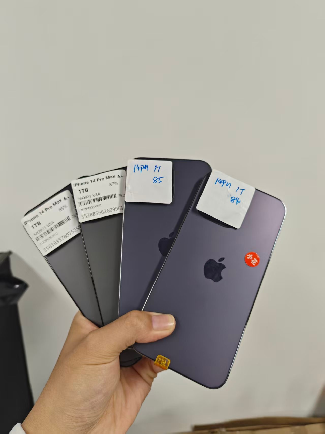 顶配1TB 14Pro Max 美版无锁 小花补货4台有看上的粉丝吗？