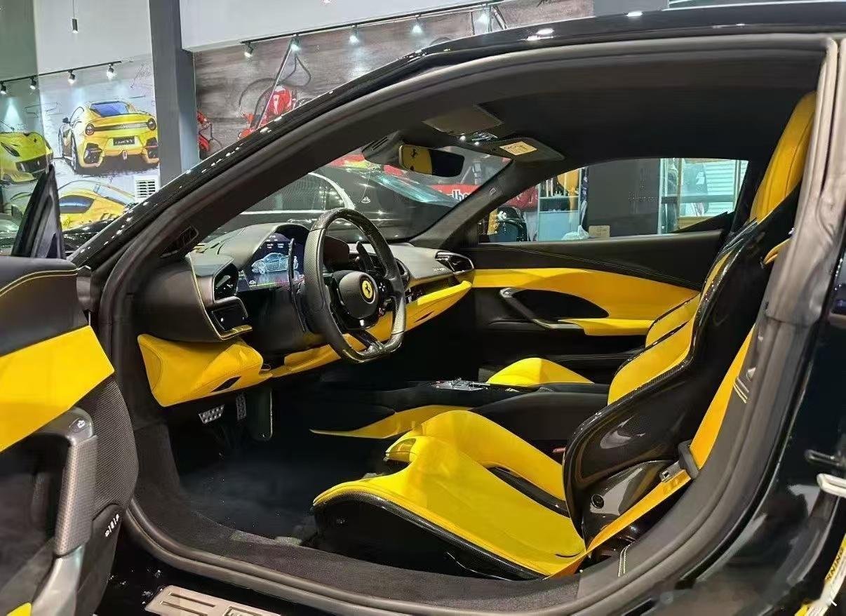 24年法拉利296GTB，黑黄，带nov轮毂，仅3000公里 