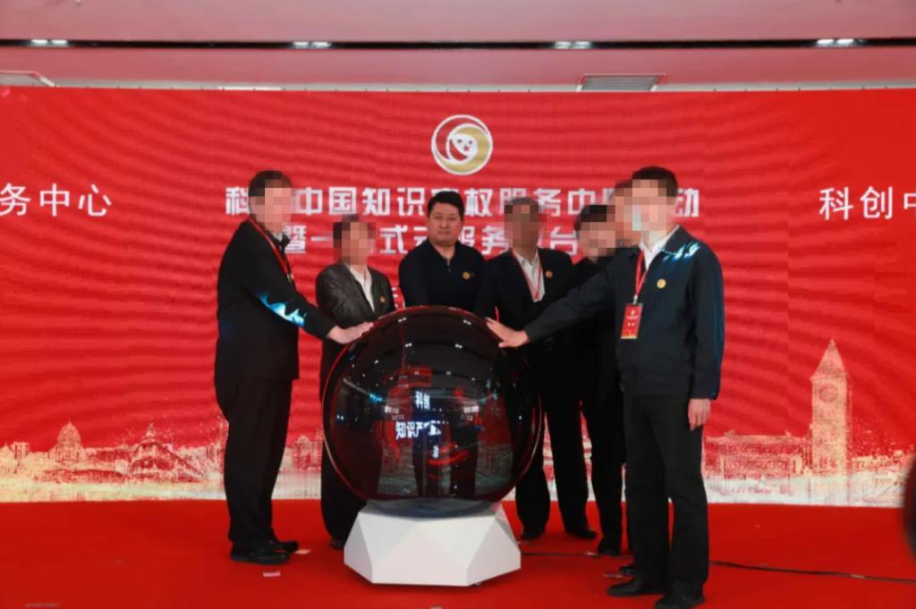 伪装藏不住了，露馅了！
2026年1月6日，全国人大相关方面证实，男子王皓民3年