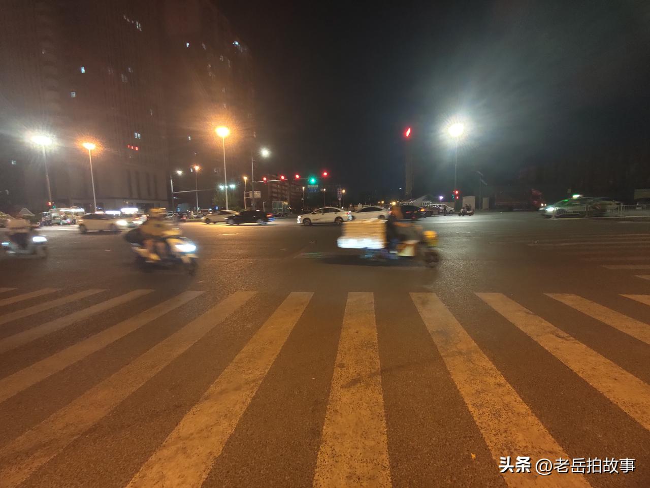 郑州街头随手拍:世世代代皆如此，千变万化都是真！