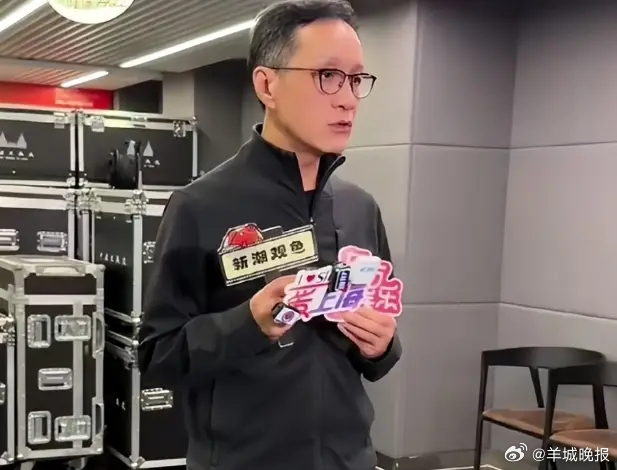 【#冯远征说招不到黄胖子# 艺术院校在造星，剧院在找人】冯远征最近在上海国际艺术
