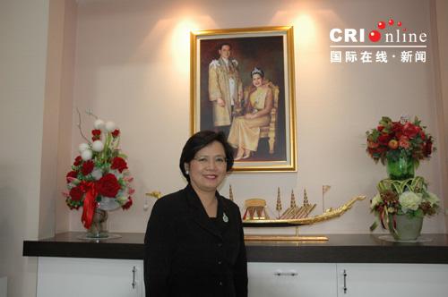 泰国国家旅游局局长出来说话了，态度和泰国外长不一样！

塔帕妮在接受总台记者采访