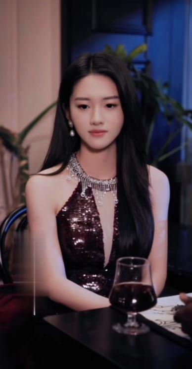 喜欢刷短剧的朋友可能经常看到她，她叫海星，是一位高产的短剧创作人和演员，从202