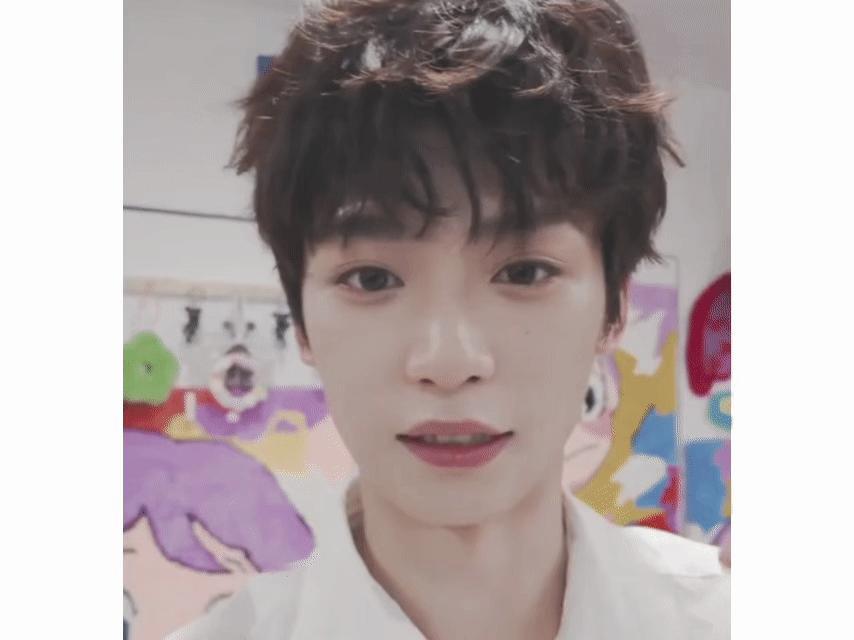 卷毛梓渝怎么这样萌，摸摸头哈哈哈小卷毛好可爱 ​​​