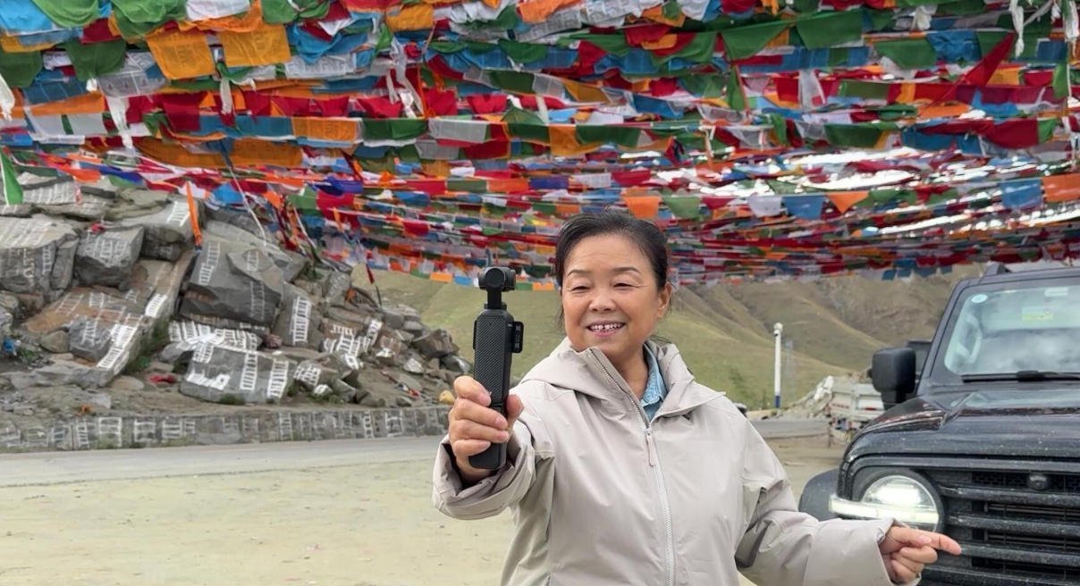 自驾阿姨苏敏在便利店回应刘震云刘震云与苏敏的隔空互动，把便利店变成治愈空间。“大