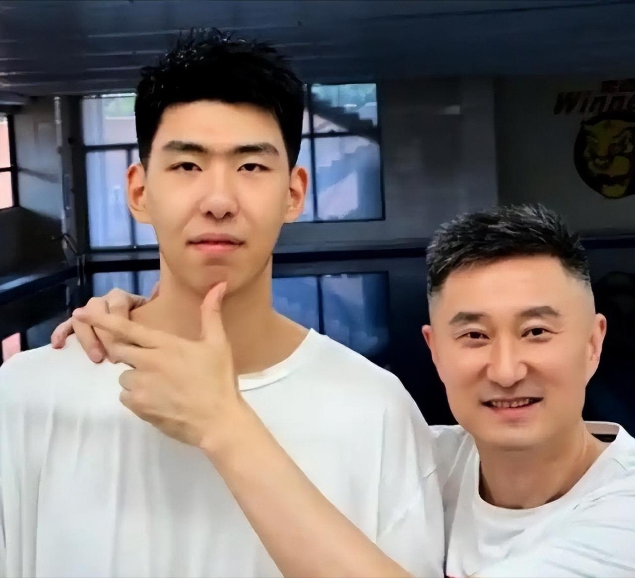 该感谢杜锋吗？

徐昕不声不响打到今天，竟然有多达5支NBA球队竞相邀请他去试训