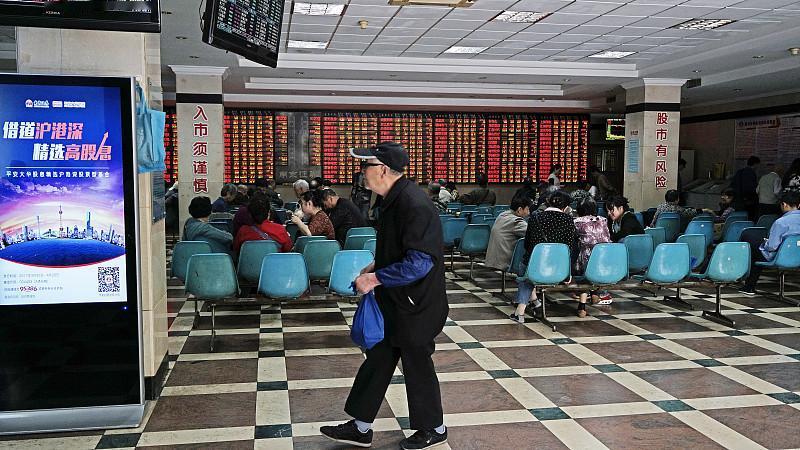 其实美联储加息这个事，
对他们的AI科技是利空，
毕竟算力投资需要大把的资金，
