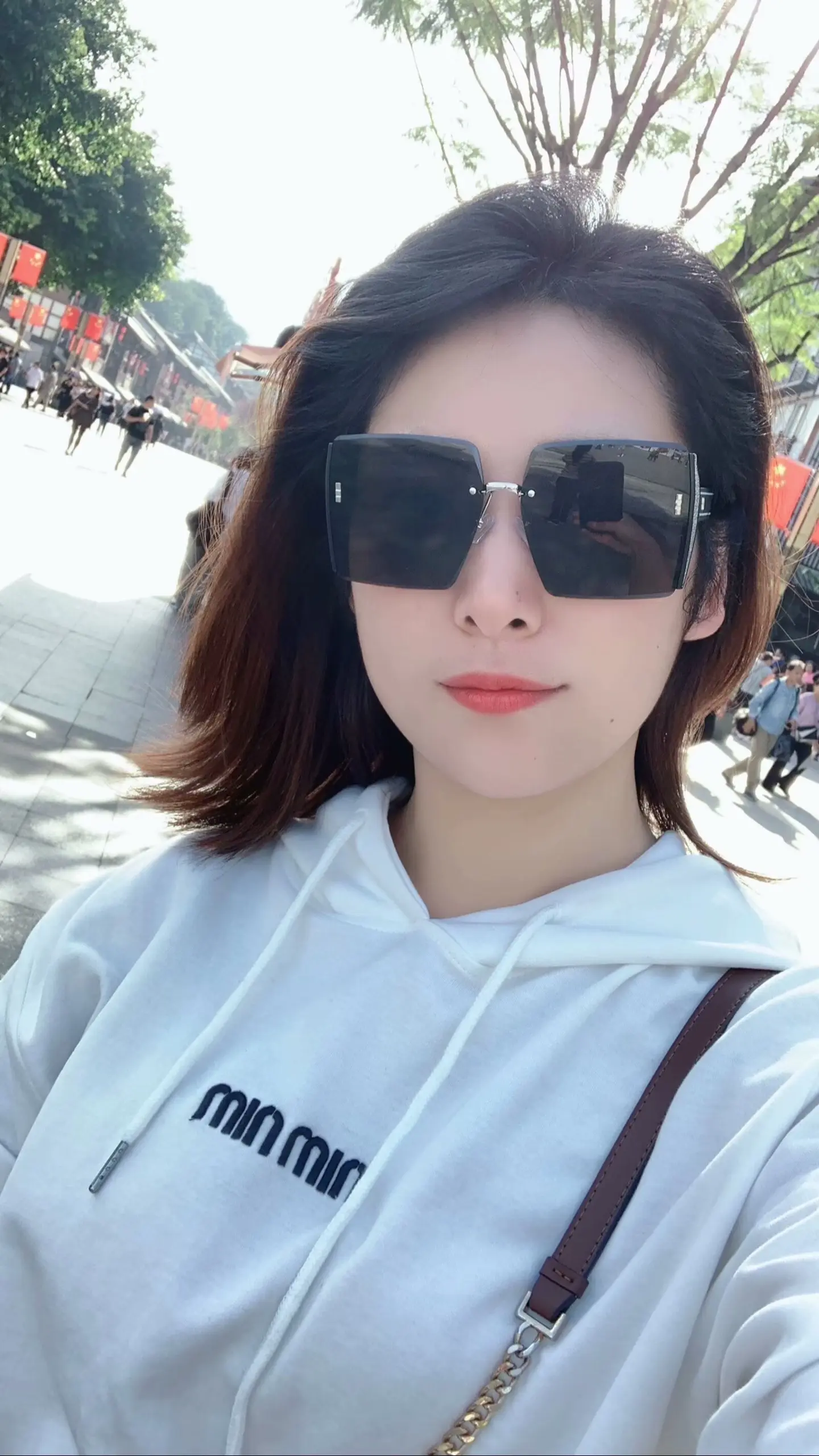 做个果断的人 该坏时坏 该善时善 面子是个什么东西 笑脸陪多了 惯出来...