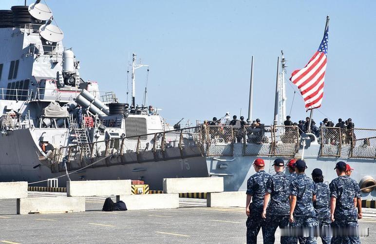 2025年10月30日至31日，美菲澳新四国在南海举行联合军演，中国海军5艘舰艇