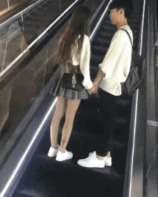 当看到大哥颤抖的手就知道此时到底有多生气了，这狗粮不好吃啊 