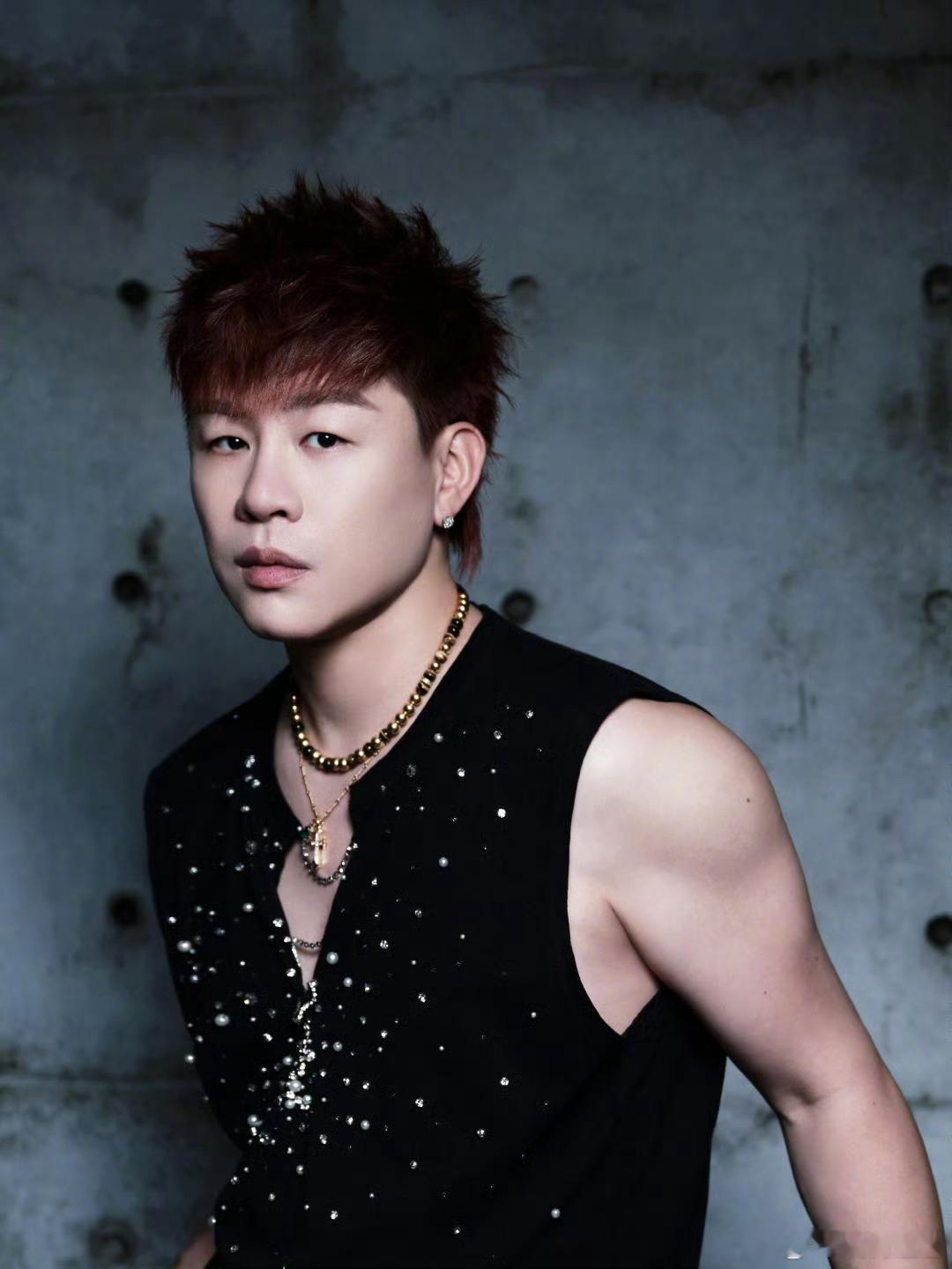 胡彦斌战歌给到一个夯胡彦斌一开口次元壁破了 胡彦斌新歌杀疯了！独特声线搭配高燃旋