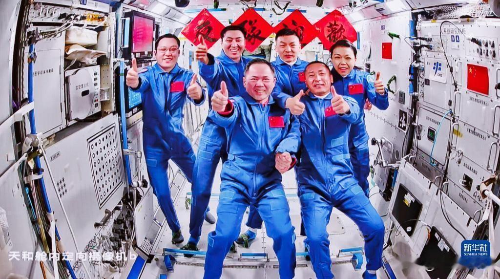 神舟二十三号3.5小时对接空间站：完成第八次太空会师，首迎香港航天员
北京时间5