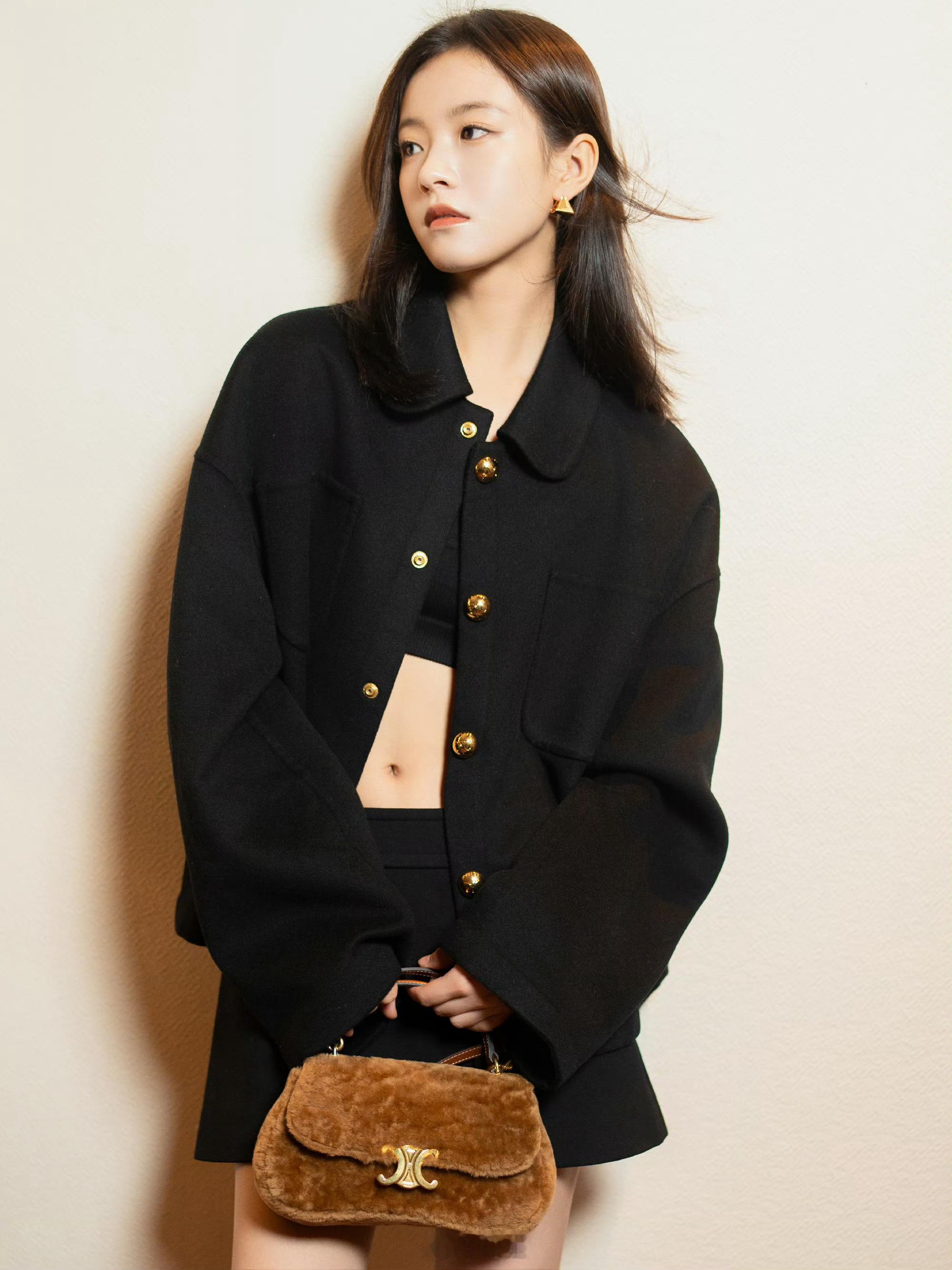 李庚希[超话]   恭喜首位00后凭借《一起摇太阳》凌敏一角获得第37届中国电影