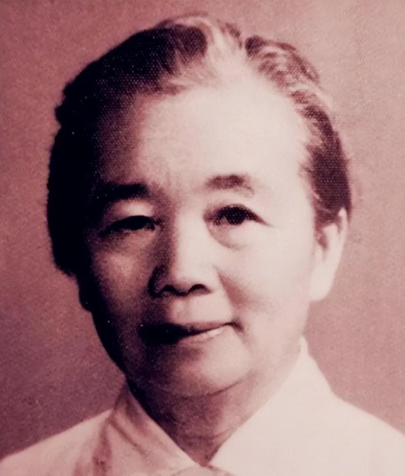 1937年，张琴秋同志在西路军兵败后，被敌人俘虏，但她机智地改名换姓，靠装老太婆