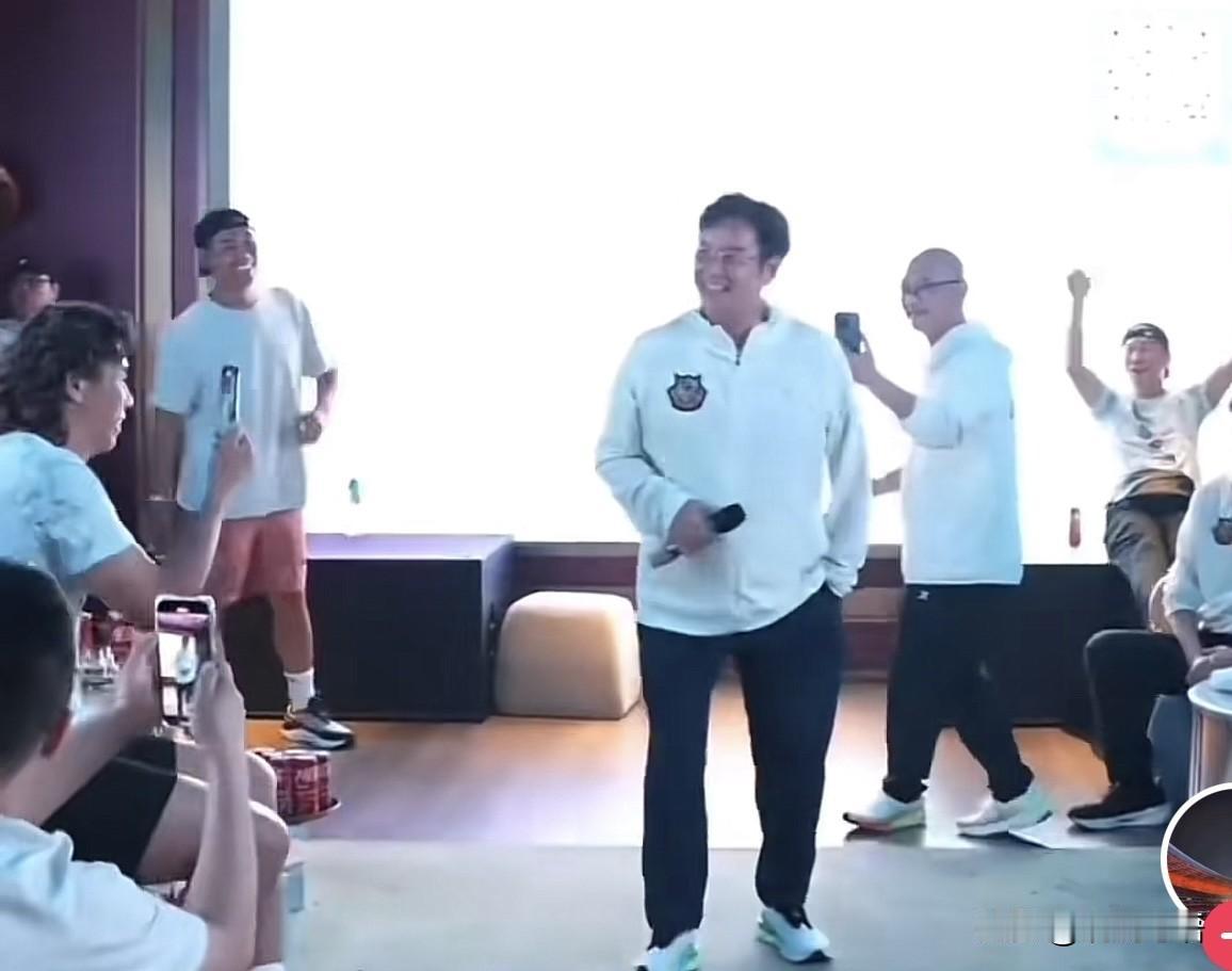 谭校长就是谭校长，啊麟就是啊麟！请允许我也这样称呼一次谭咏麟先生！

都75岁了