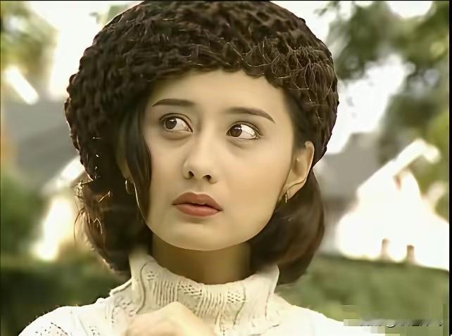 看到陈德容
我婆婆很感慨
她说，真的是幼无丑女，老无美妇

我很认同她这样说，因