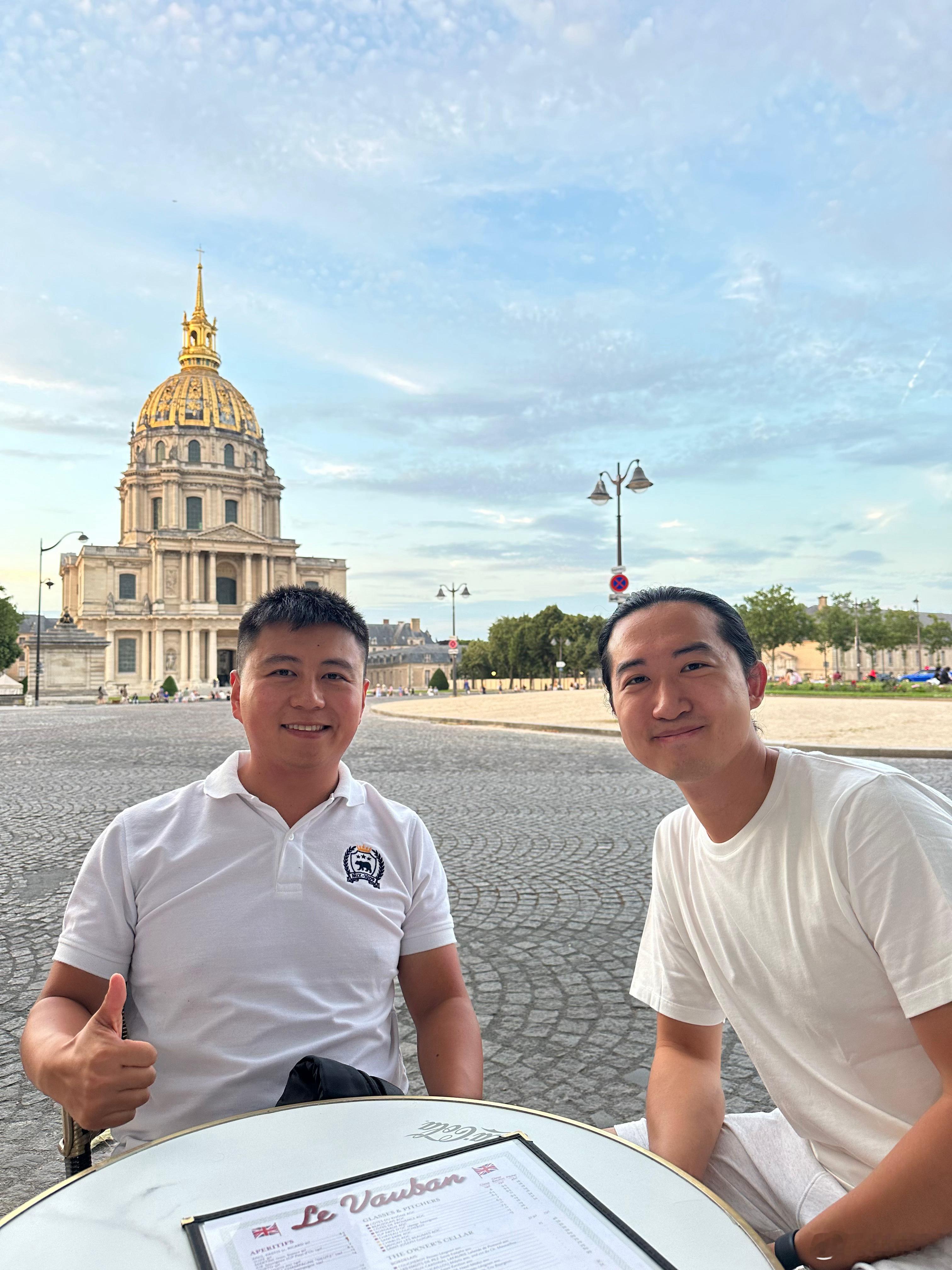 今天我又碰到了哥伦比亚大学（本科）的留学生小汉。今天小汉带了见了一个法国当地的一
