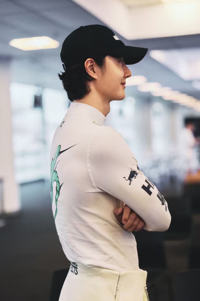 王一博激活赛时状态王一博燃擎时刻向赛道进发 王一博激活赛时状态，王一博燃擎时刻向