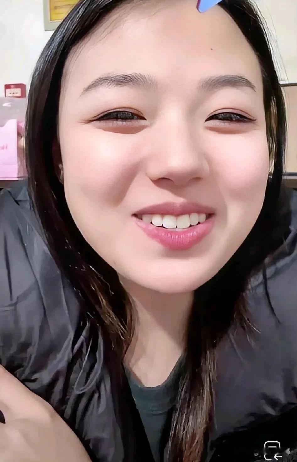 德云一姐赵芸一彻底火了
   赵芸一被大众认识并喜爱，就是她说相声时轻松幽默的和