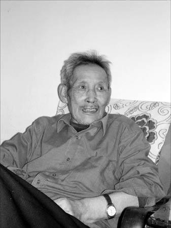 1945年，山东抗战中，18岁的赵梓山参加白刃战，他记得“拼刺刀，谁先动手谁先死
