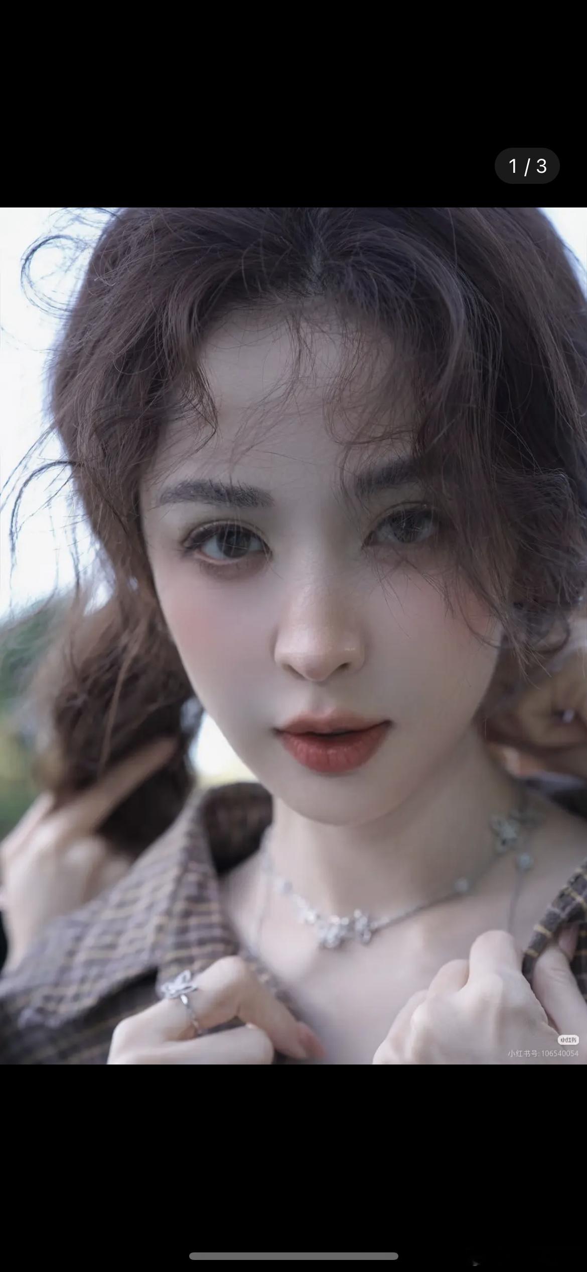 古力娜扎工作室的审美好差，显的很肿馒感 