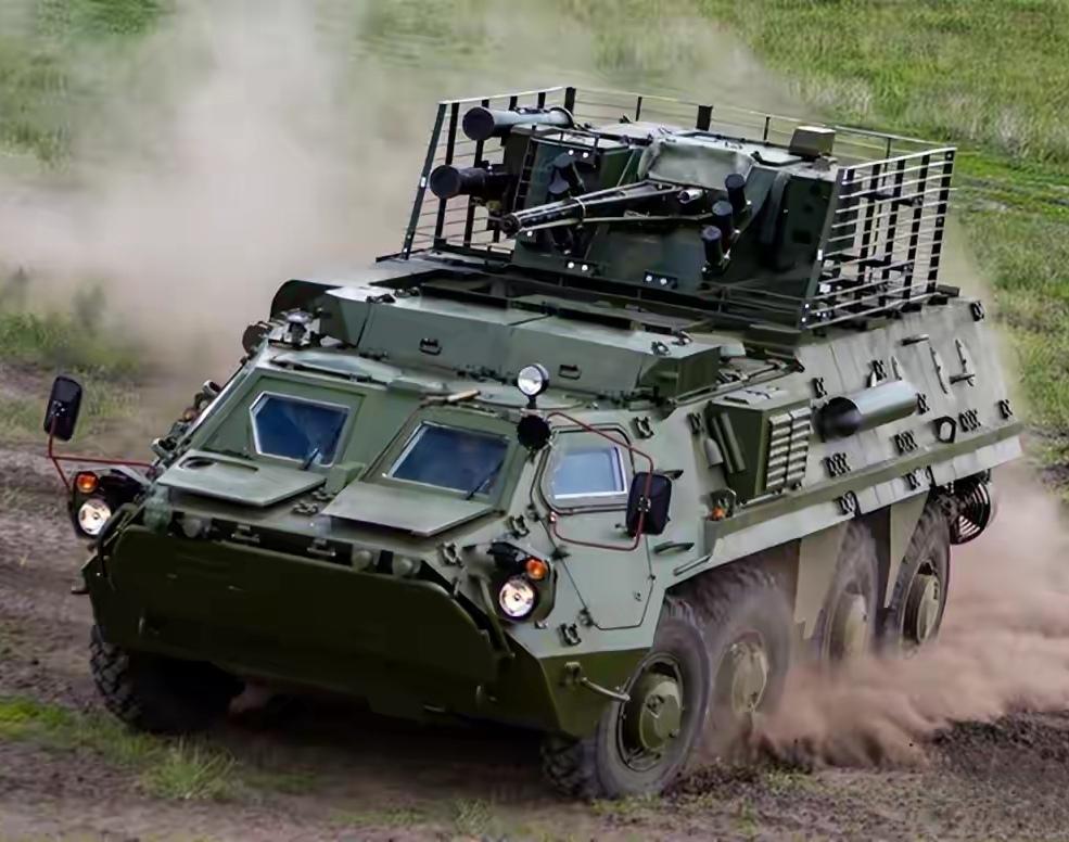 BTR-4型8×8轮式装甲车