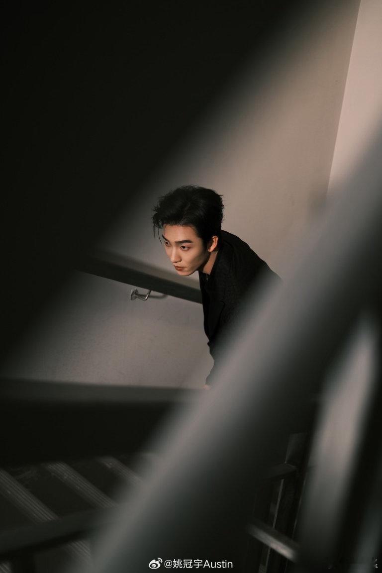 陈添祥姚冠宇叔侄同框 陈添祥叫姚冠宇姚叔这个梗终于有同框验证了，于雷是中间人。网