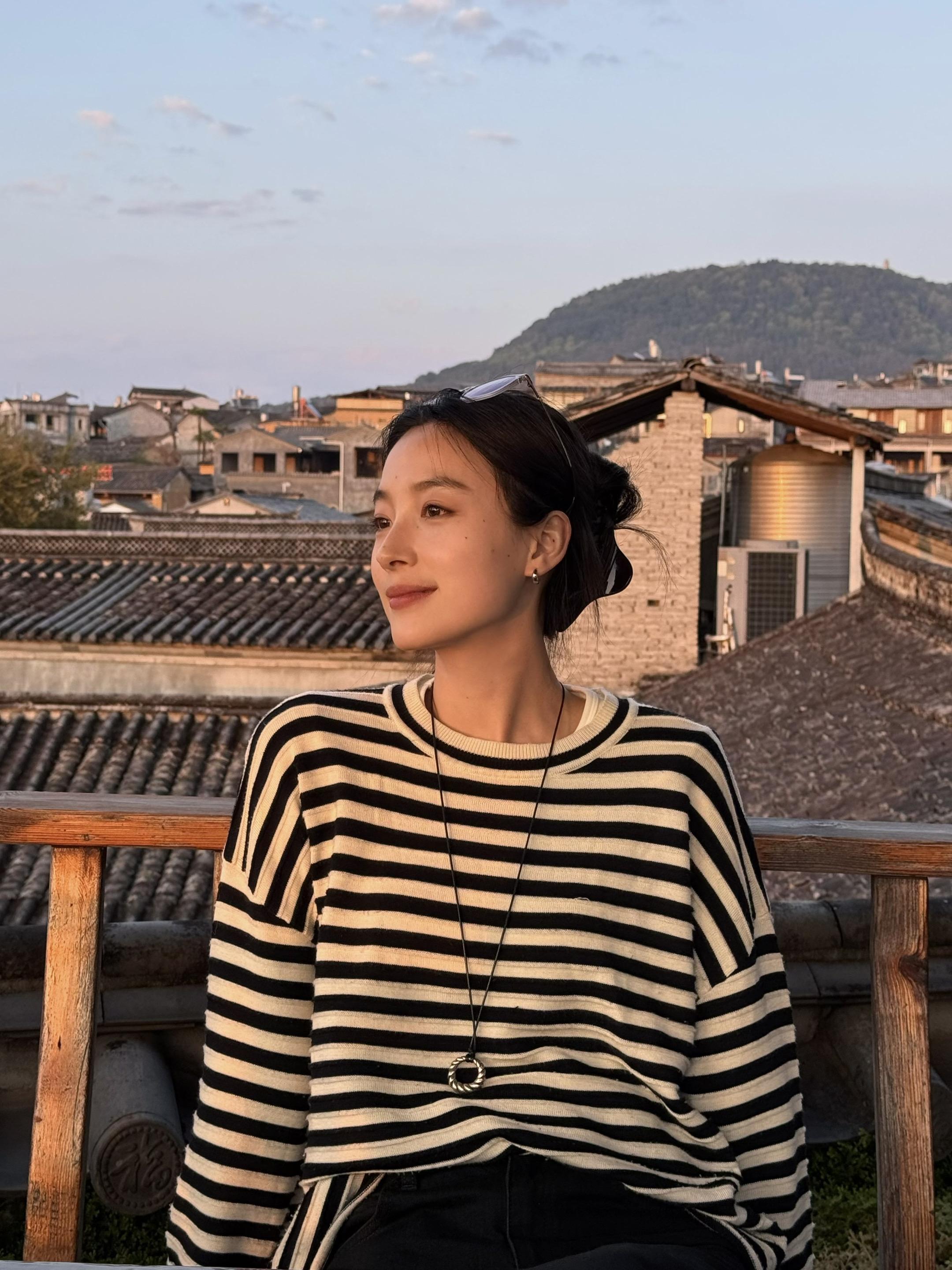 不必刻意去表达 大家都有感觉 倘若懂的人。懂得 淡茶一杯也有情