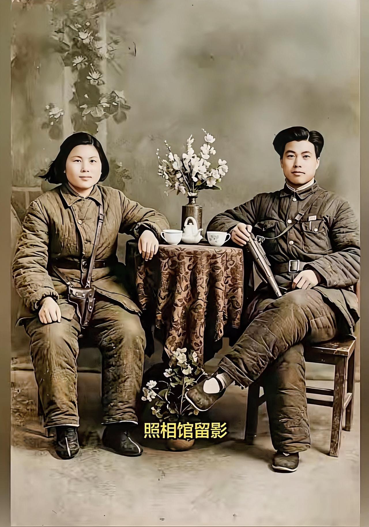 1949年，解放战争胜利，大批山东干部随军南下，一对革命夫妻在南方照相馆留下的合