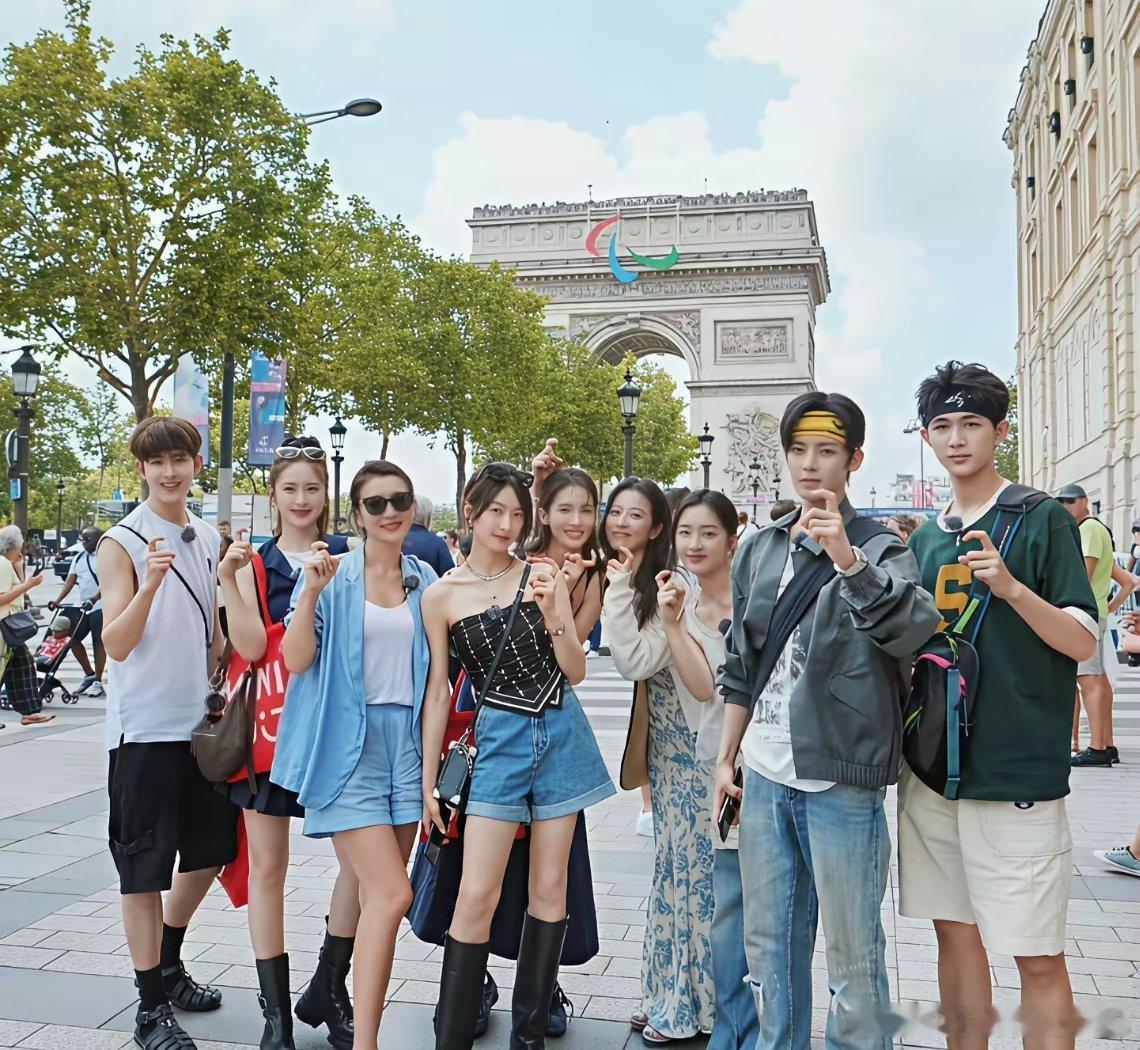 节目一录完，人就散了。北斗七行，名字响过就没了下文。迪丽热巴进组拍戏，王安宇补番