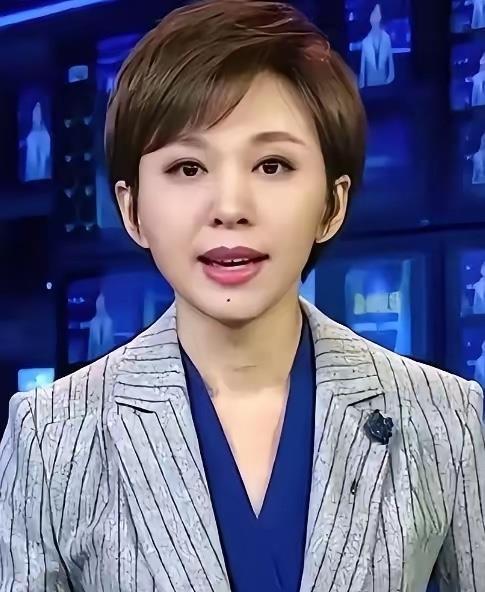 央视这批单身主持人里，最让我感慨的不是他们没结婚，是那种清醒到骨子里的自知。欧阳