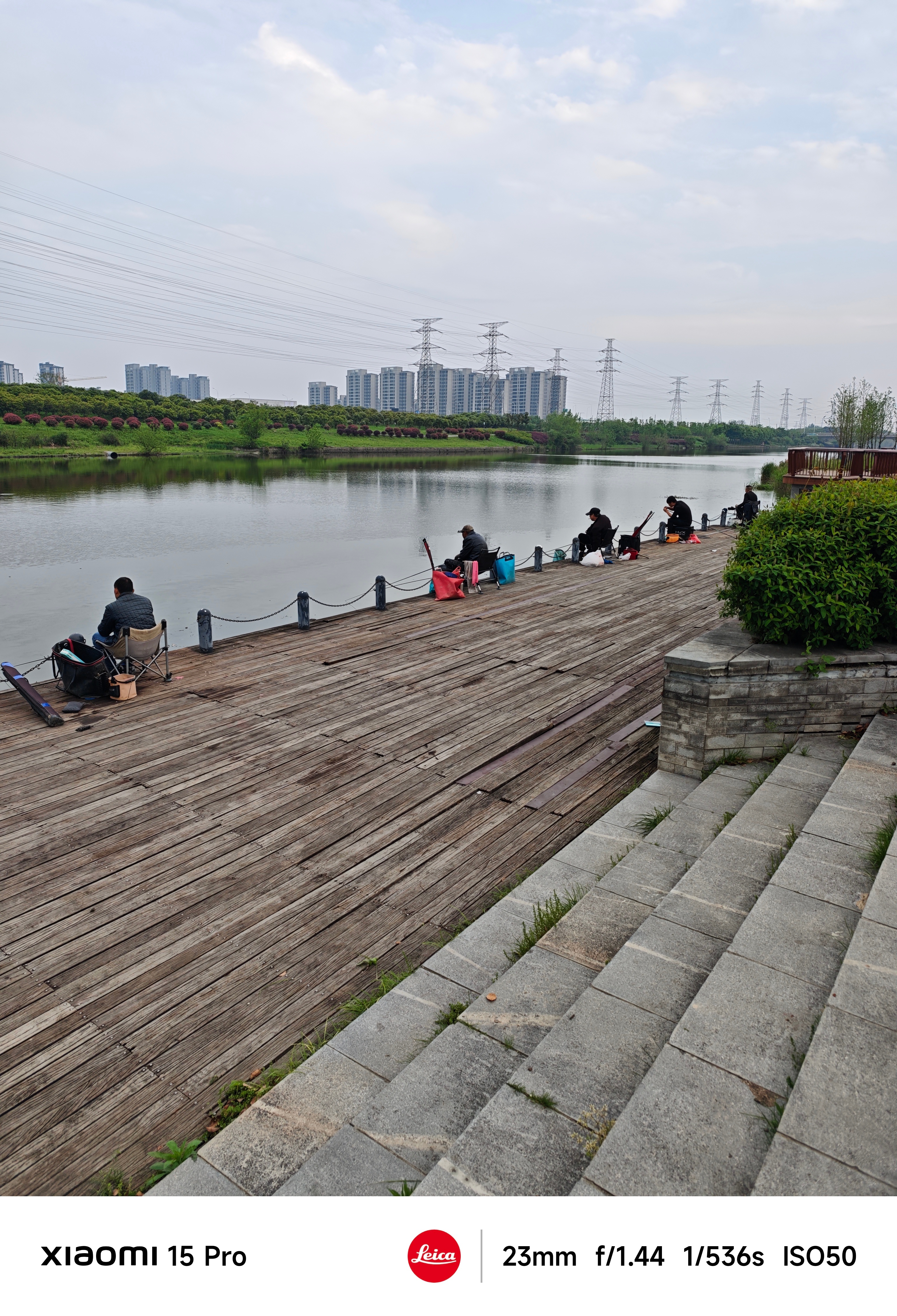 我在这看十多分钟了，5 位钓鱼的老哥，一条鱼获都没有我旅游不跟三种人出去