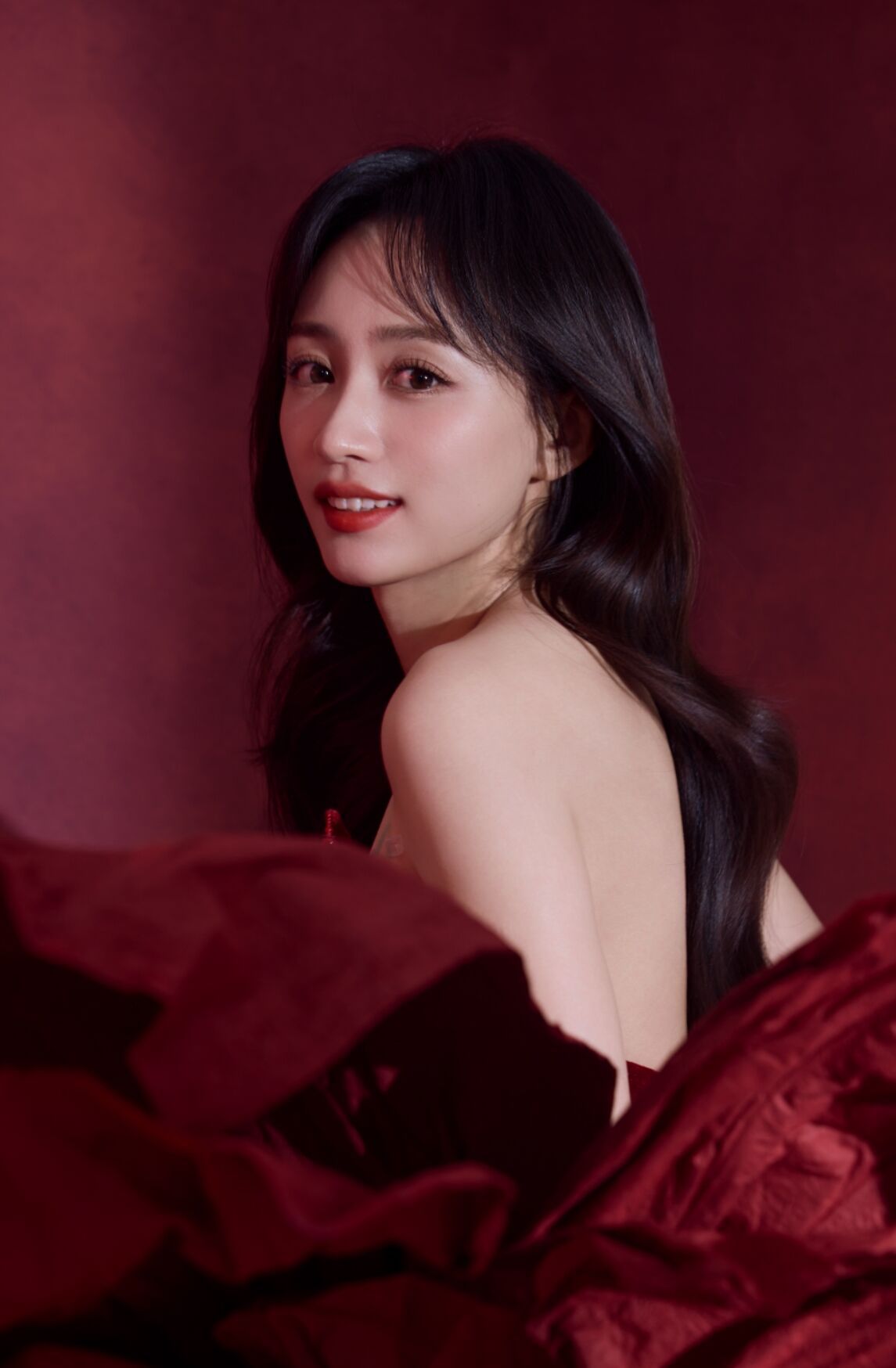 黄/婷/婷×朴/志/效“ 你的裙子怎么穿的     你的眉毛怎么弯的     你