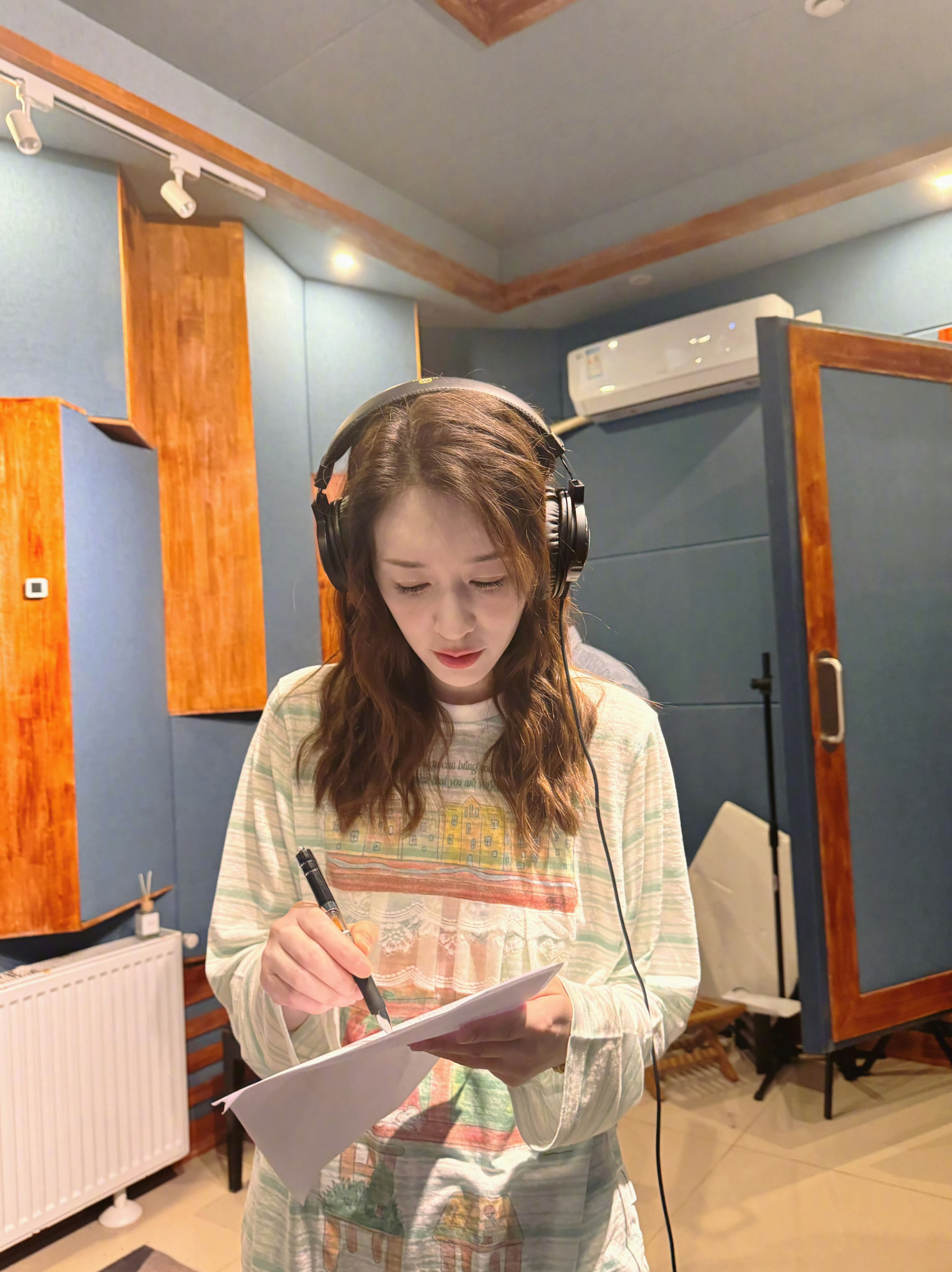 李小冉疑回应退出浪姐 扯吧！姐们儿现在正火呢，全网热度最高的时候，怎么可能退赛！