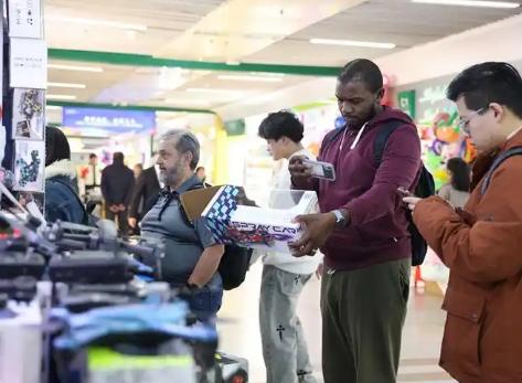 印度商人这 “坏” 名声，还真是彻底传得远近皆知了，义乌商家那波 “两千只右脚鞋