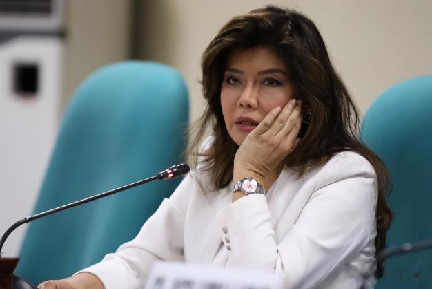 菲律宾风向转变，马科斯姐姐提出1个要求，要对中美“一视同仁”！

潜行在政治沙场