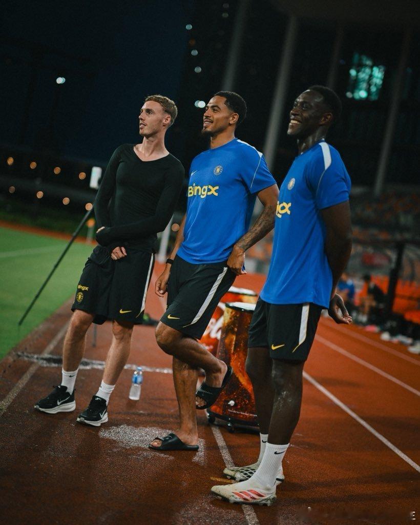 切尔西官X：Training in Hong Kong! 🇭🇰切尔西英超  