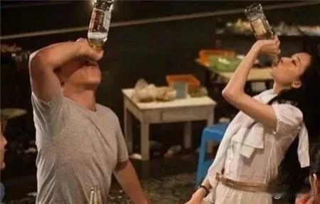 重庆icon，一女子与陌生男人，唱歌喝酒到凌晨，回家后与丈夫吵架，女子心情烦闷，