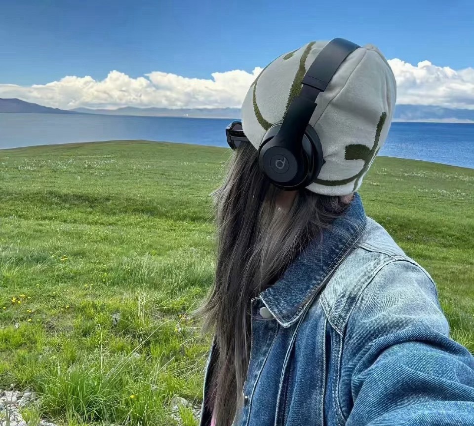 𝙒𝙚𝘾𝙝𝙖𝙩女生头像｜步步向春山⛰️     大树会拥抱每一个抬头的