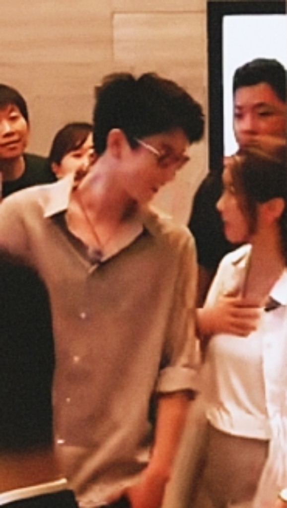 子奇和靓靓姐随便一走路就