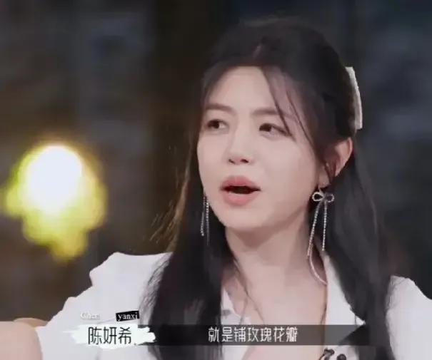 有一次陈妍希在节目中说：“陈晓结婚以前真的很浪漫，比如我过生日他都会偷偷跑来剧组