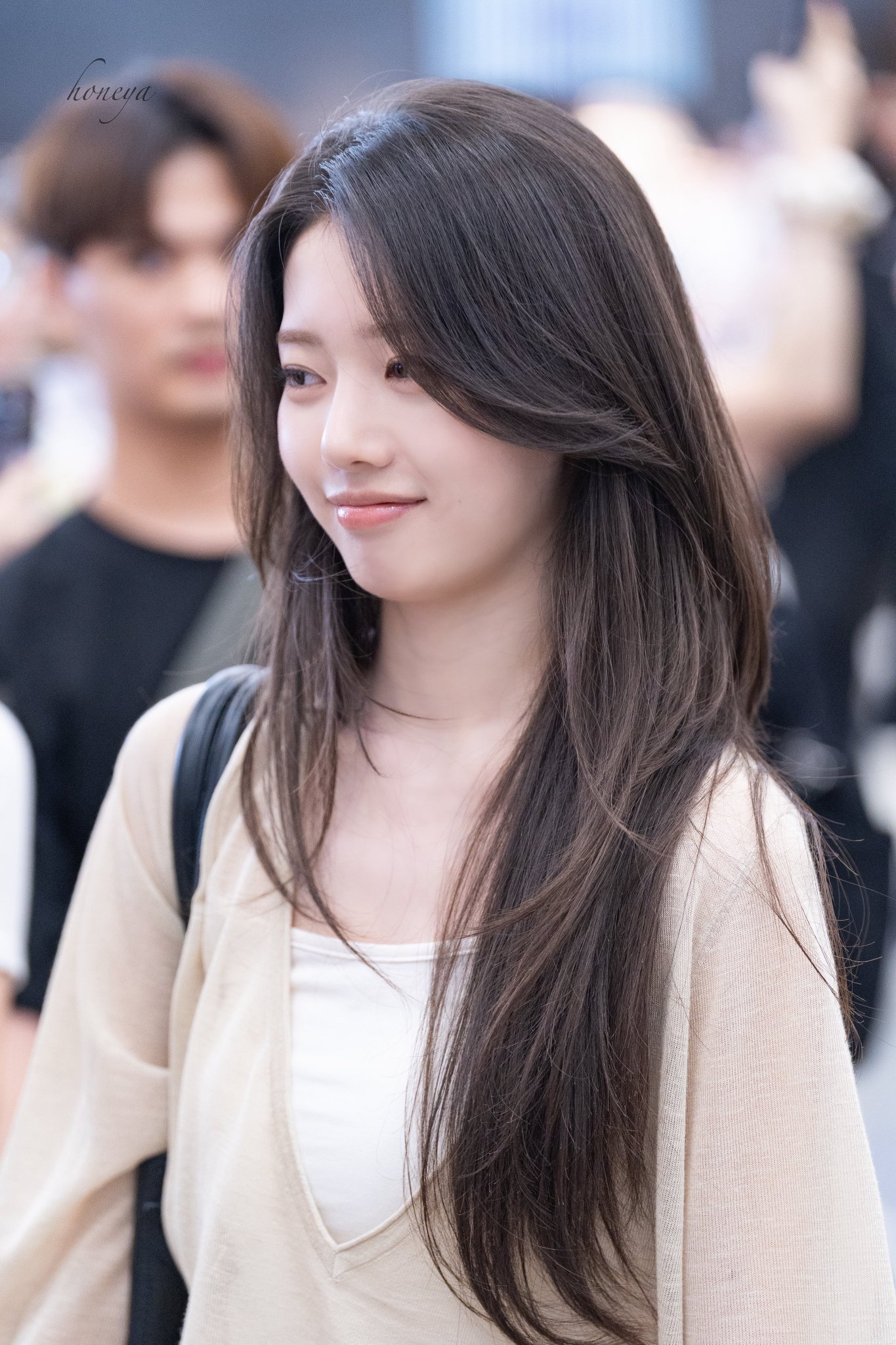 260810 金浦🛫日本今天完全是一颗小水煮蛋好想捏捏宝宝脸颊©️apple_
