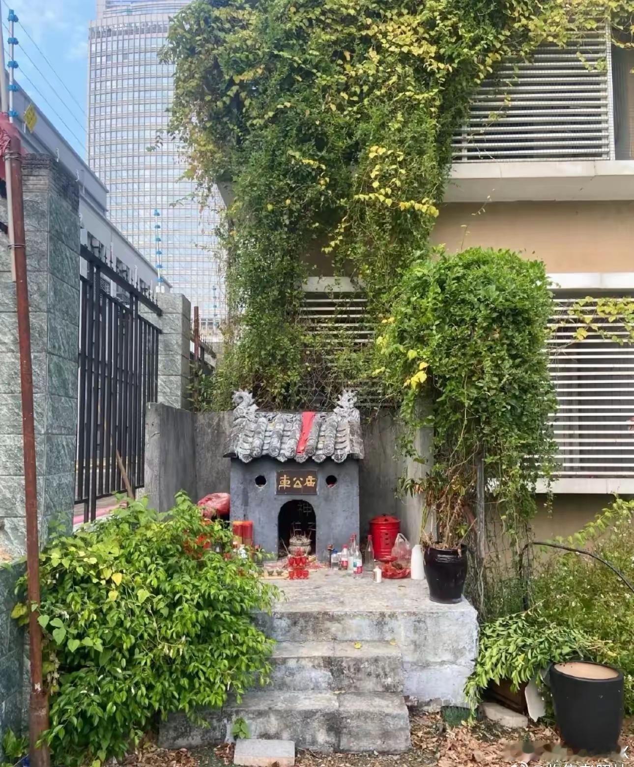 在深圳车公庙那片上过班，没想到现实中还真有座“车公庙”！ 