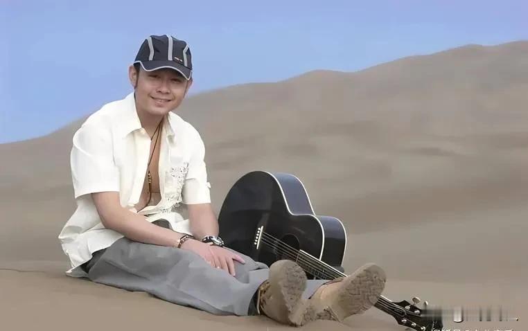 五古•致敬音乐人刀郎
文/无冕诗人

刀郎歌声起，心中情自悠。 
大漠风沙舞，边